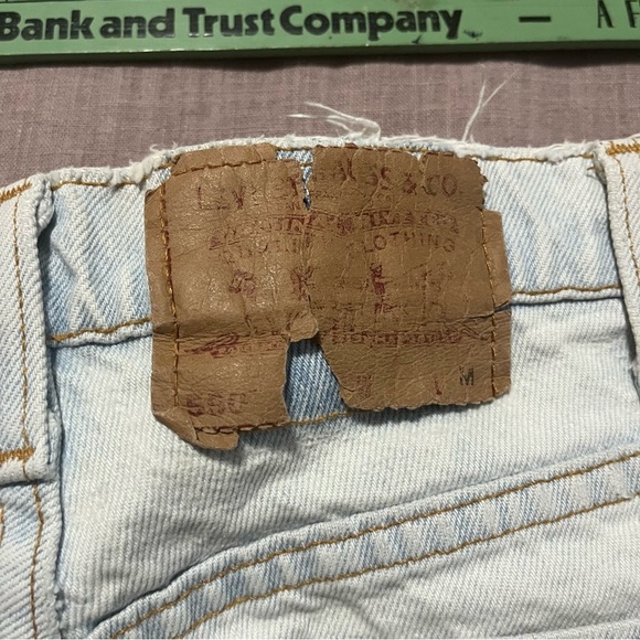 Vintage Levi's 550 Super Distressed Light Wash Relaxed Fit 90 2000 Size 4/6 - Picture 10 of 13